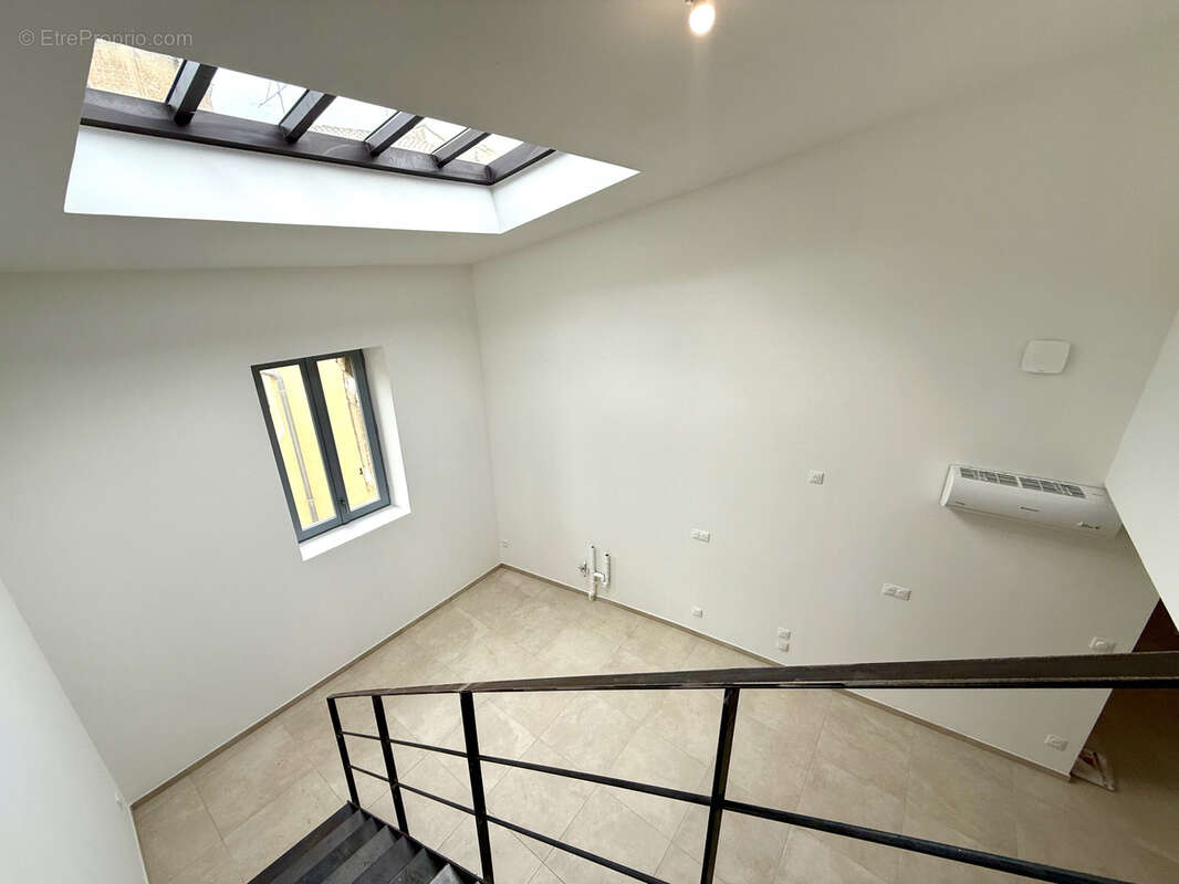 Appartement à SUZE-LA-ROUSSE