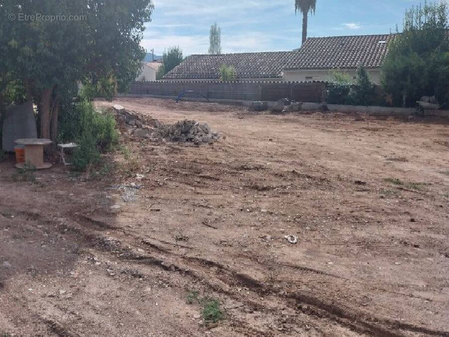 Terrain à CARNOULES