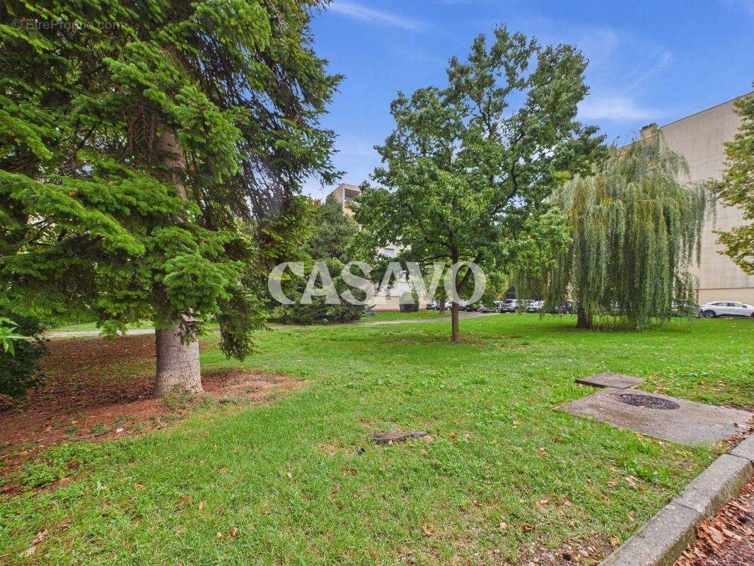 Appartement à DECINES-CHARPIEU