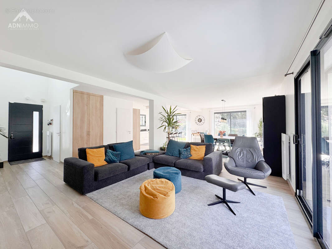 Maison à SAINT-GENIS-POUILLY