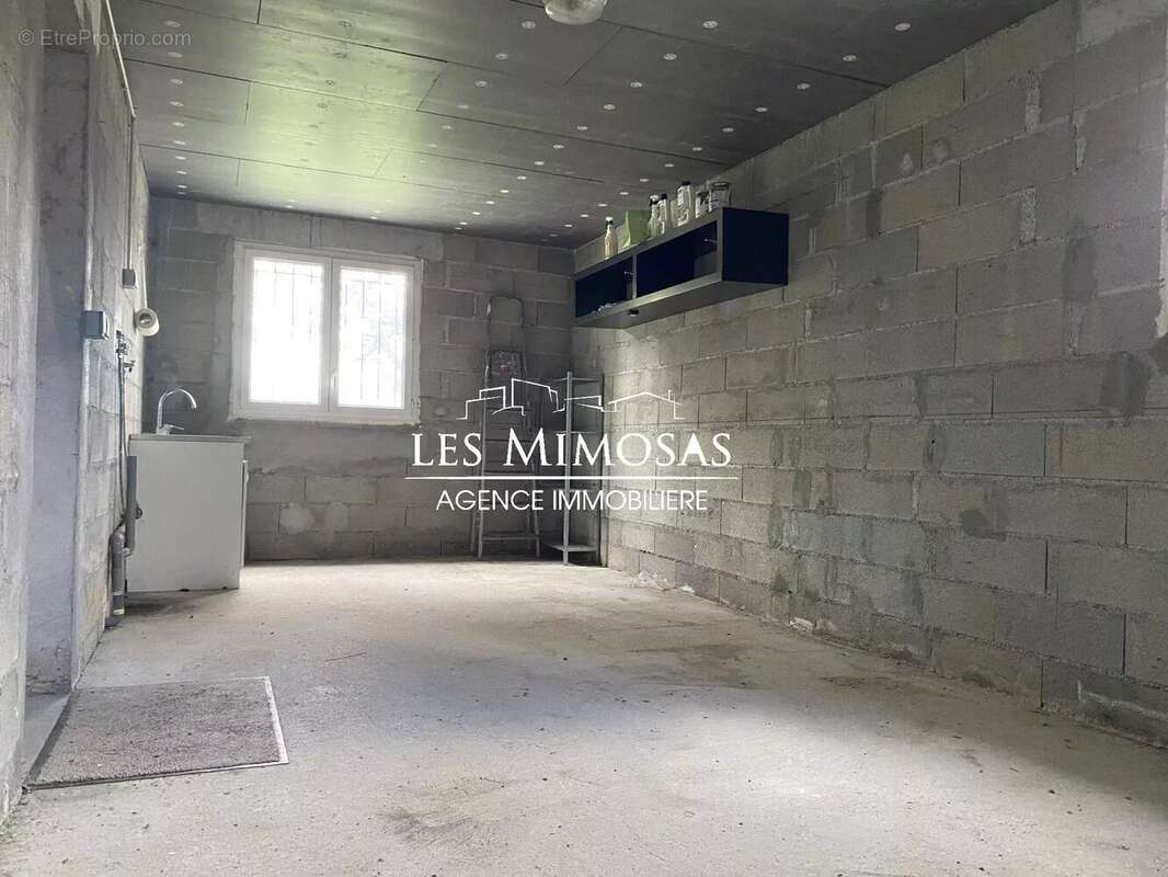 Maison à BAGNOLS-EN-FORET