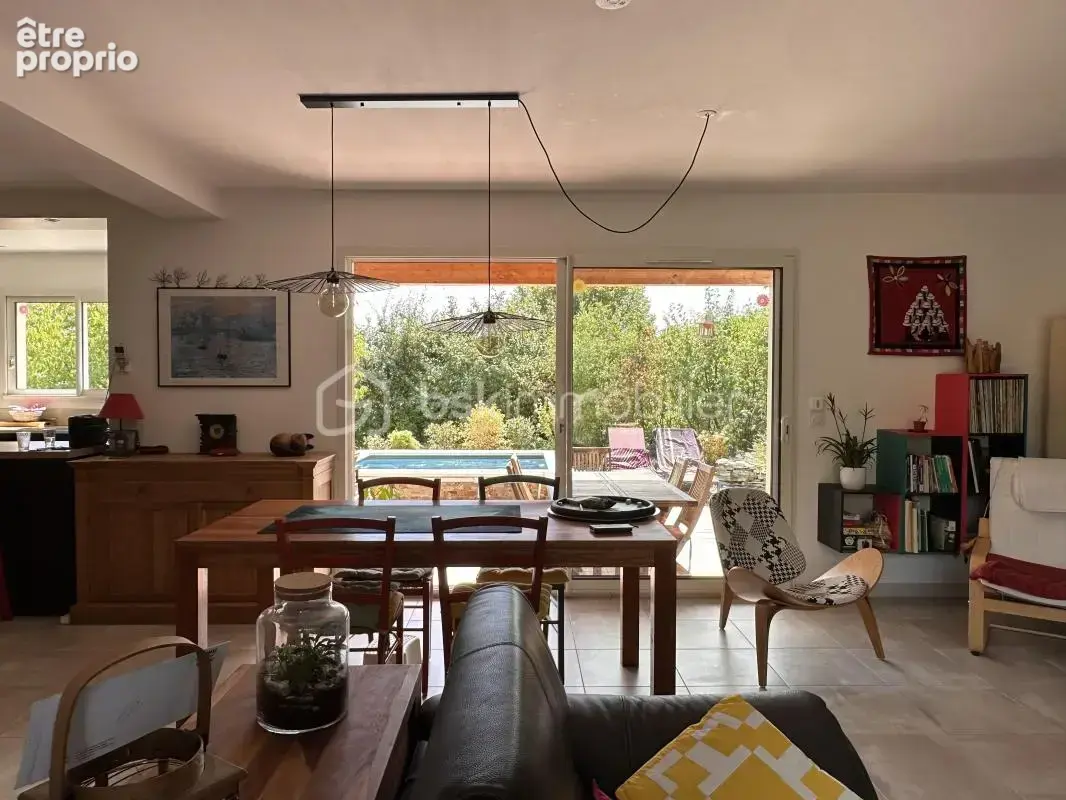 Maison récente – 3 chambres + bureau, terrain de 500 m² avec piscine - photo 3