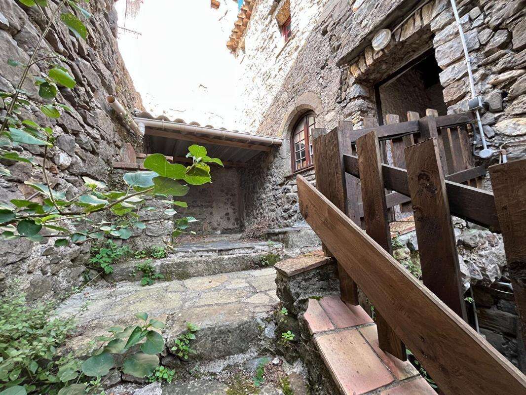 A vendre  Mialet maison de village de 77 m2 avec potentiel de 80 m2 et terrain non constructible non attenant de 930 m2 - photo 6