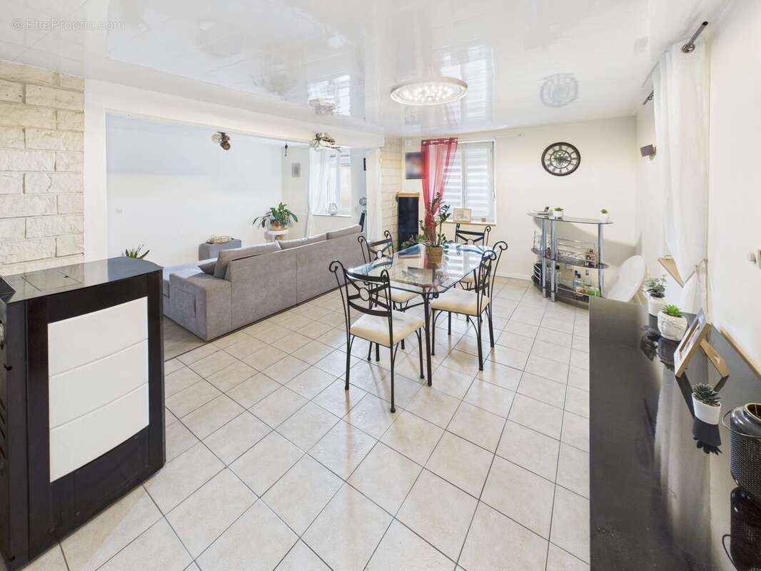 Maison à BUXIERES-SUR-ARCE