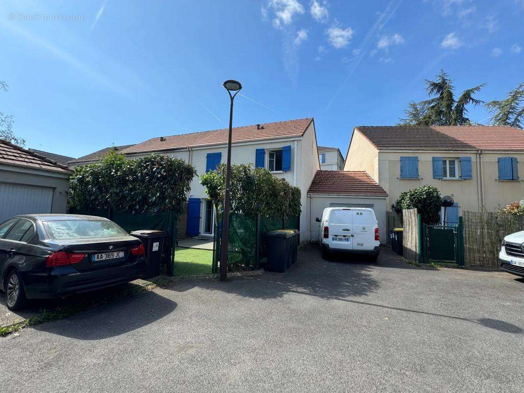 Maison à SAVIGNY-LE-TEMPLE