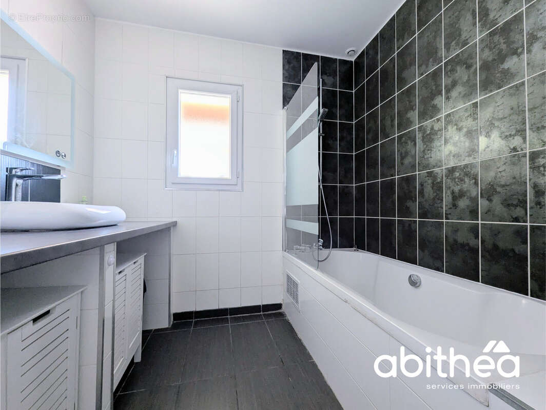 Maison à BOUNIAGUES