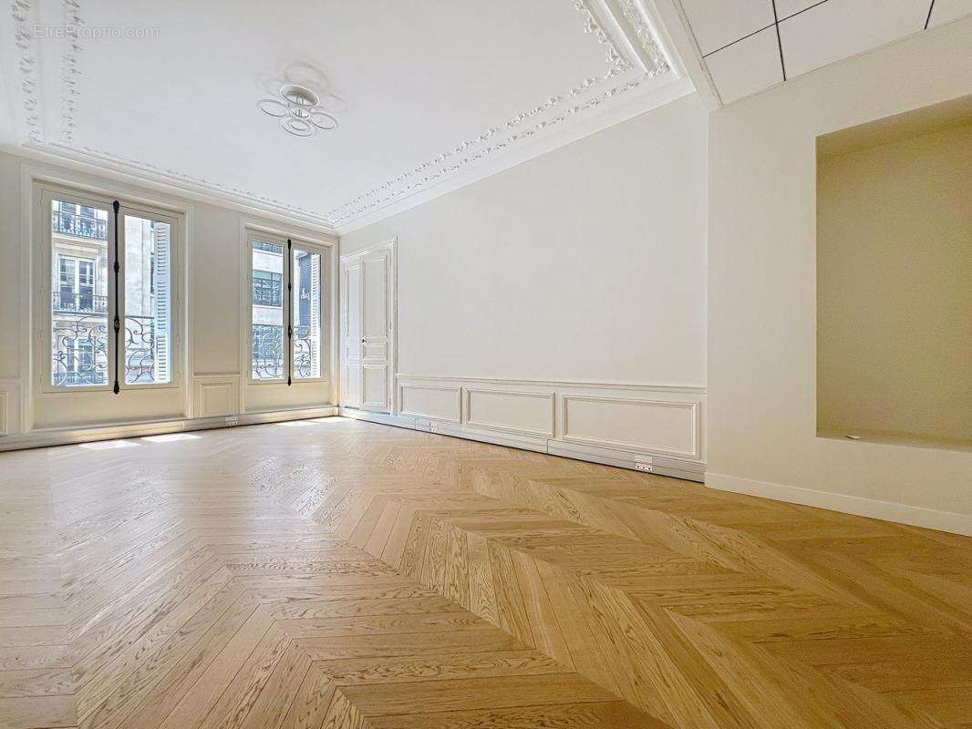 Appartement à PARIS-8E