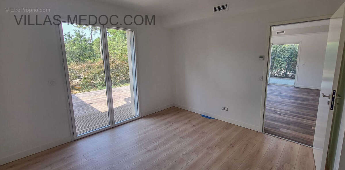 Maison à VENDAYS-MONTALIVET