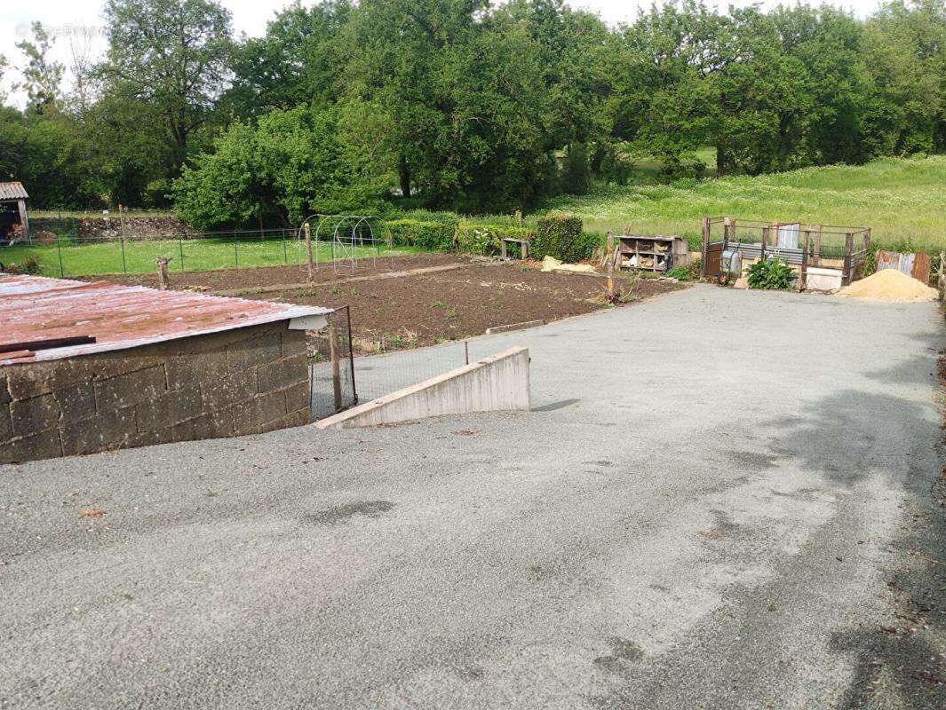 Maison à LES CHATELLIERS-CHATEAUMUR