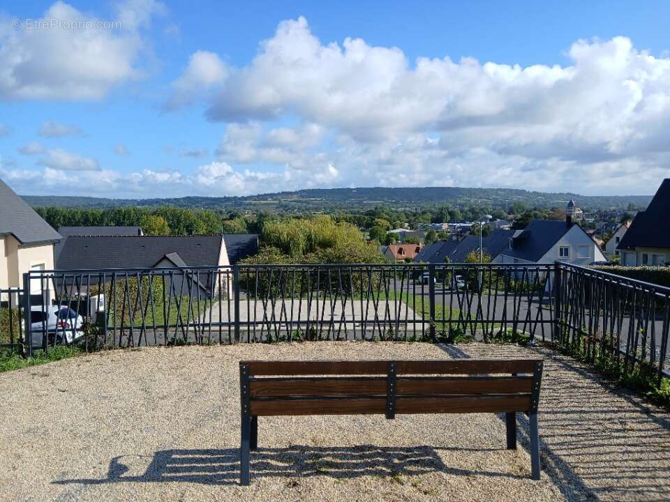 Terrain à PONT-L&#039;EVEQUE