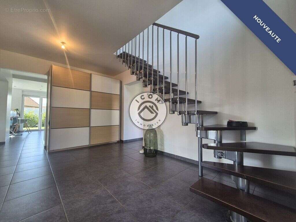 Maison à AULNOYE-AYMERIES