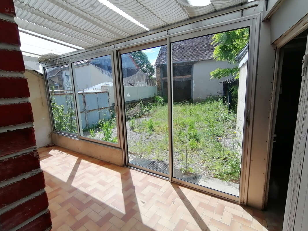 Maison à SAINT-DENIS-DE-JOUHET