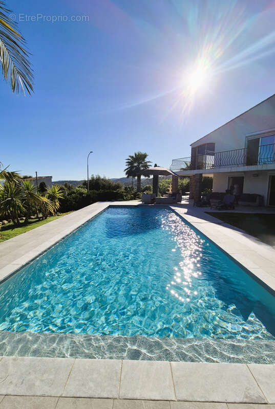 Villa avec piscine et vue sur le Golfe de Saint-Tropez ! - photo 4