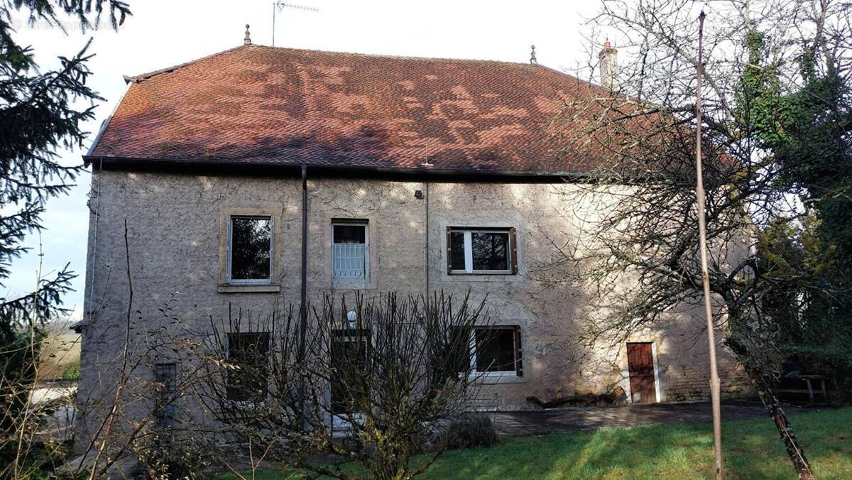 Maison à POLAINCOURT-ET-CLAIREFONTAINE