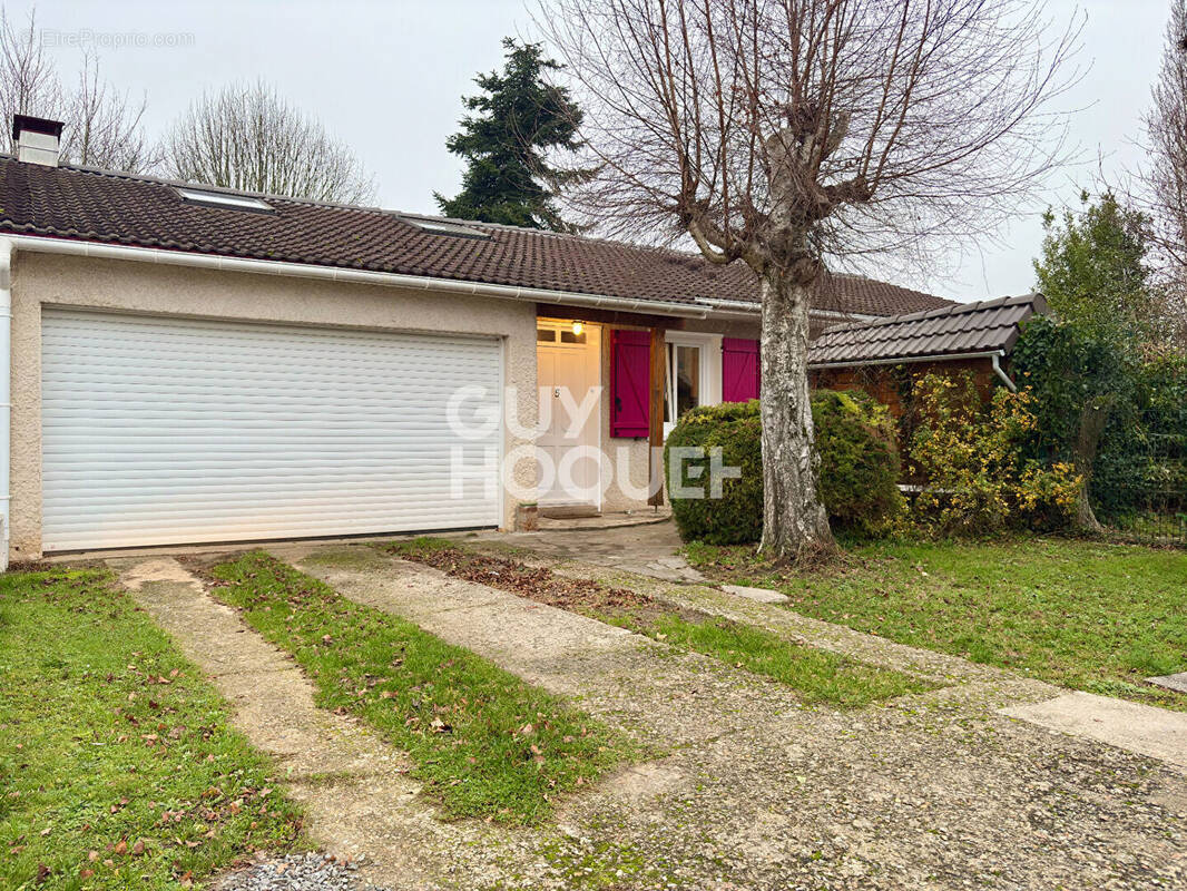 Maison à SAINT-PIERRE-DU-PERRAY