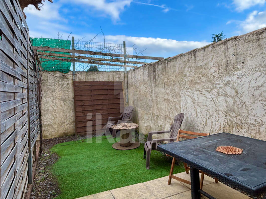 Maison à LAUDUN-L'ARDOISE