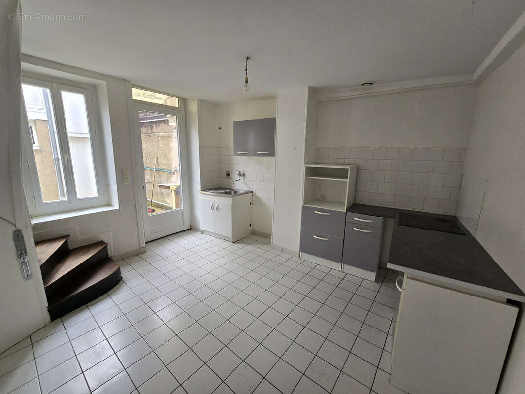 Maison à DUN-SUR-AURON