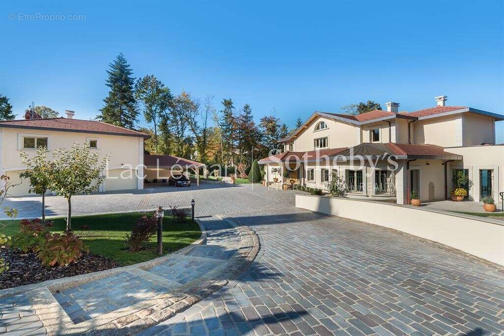 Maison à CHENS-SUR-LEMAN