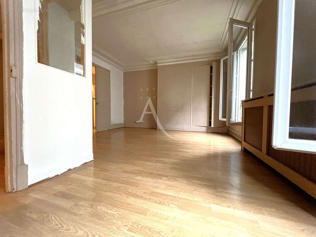 Appartement à PARIS-14E