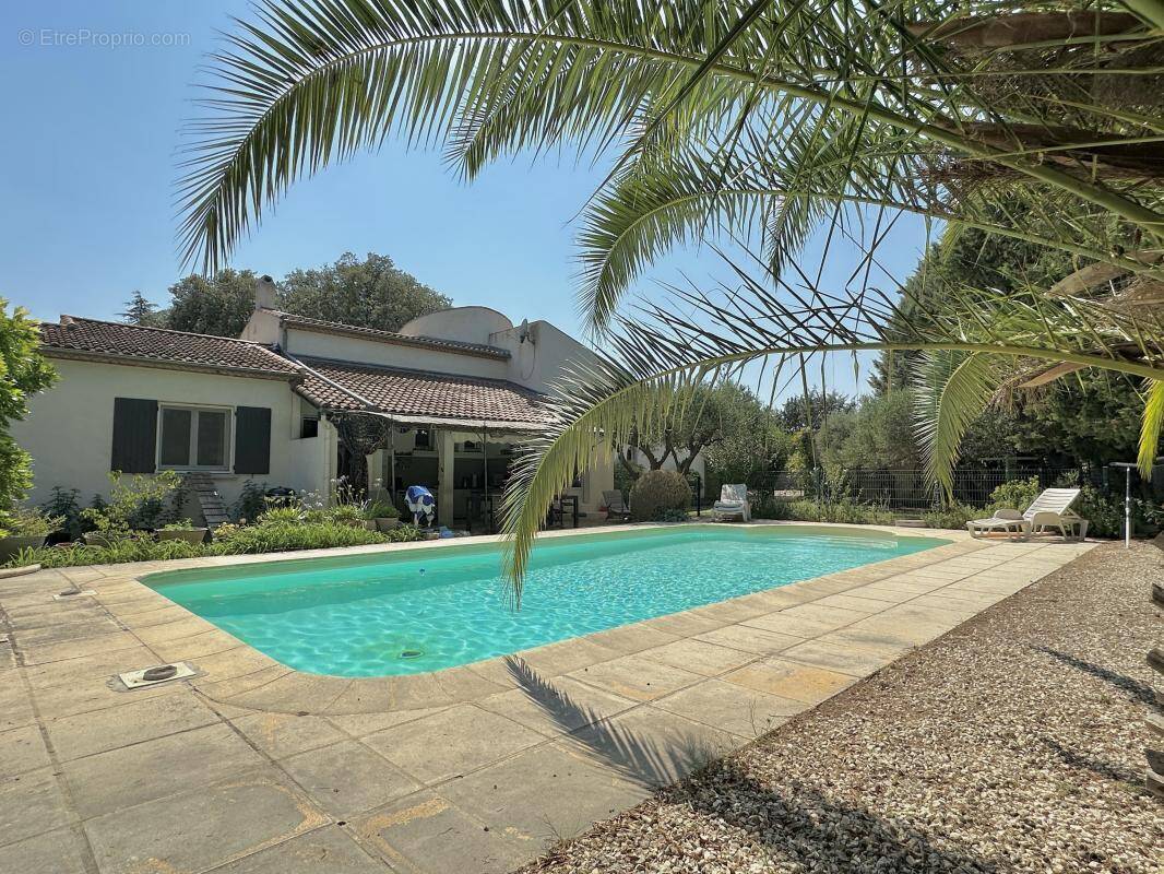 Maison à MONTAREN-ET-SAINT-MEDIERS