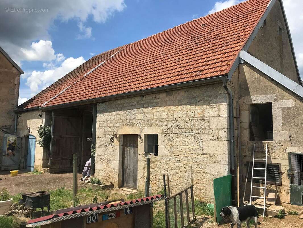Maison à GRANCEY-LE-CHATEAU-NEUVELLE
