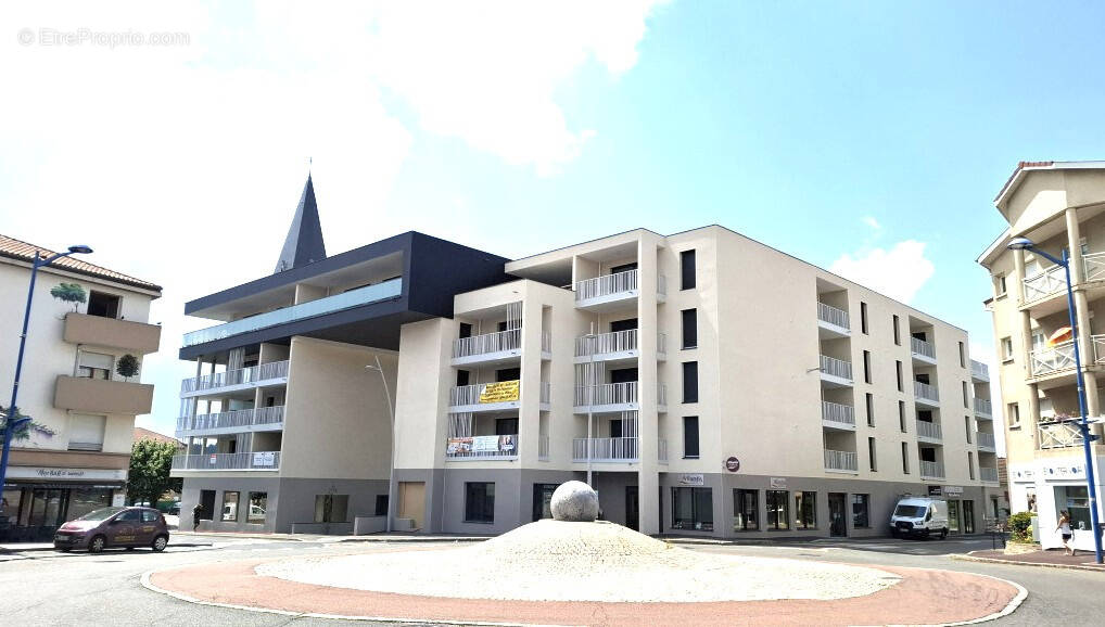 Commerce à LA TALAUDIERE