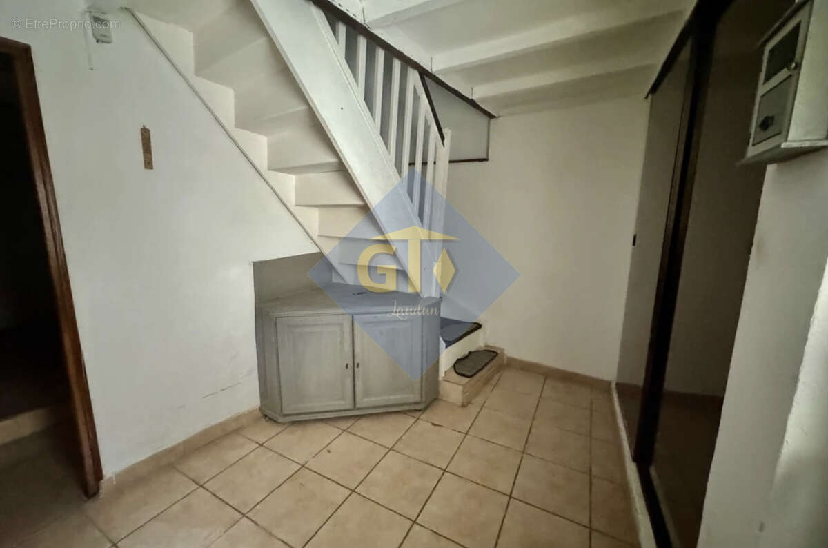 Maison à LAUDUN-L'ARDOISE