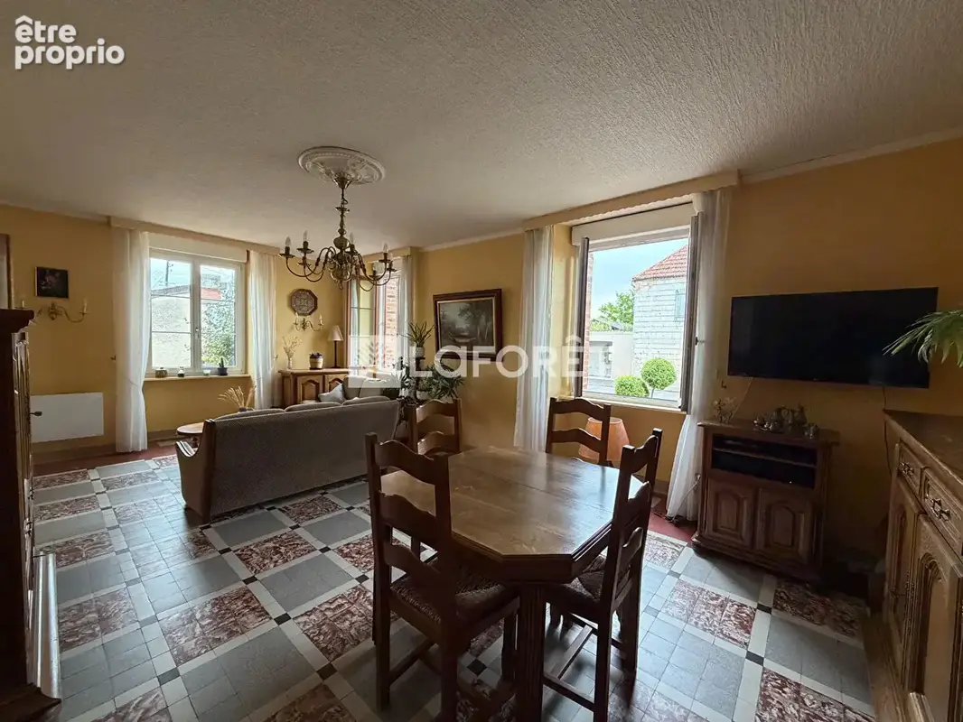 Corps de ferme à Vraux ? Maison familiale avec dépendances - photo 3