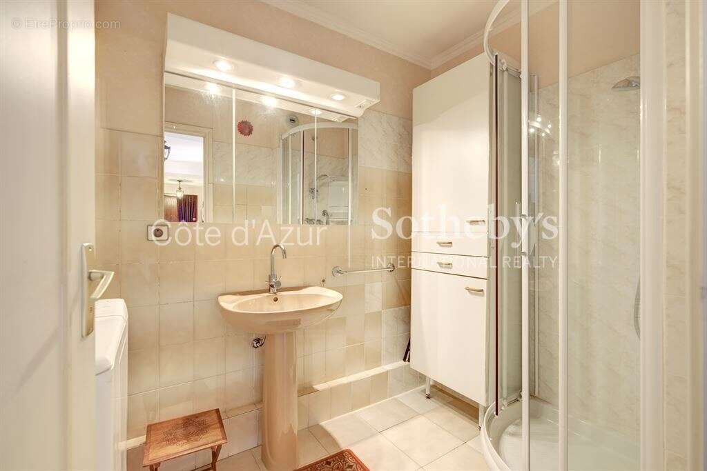 Appartement à VALLAURIS