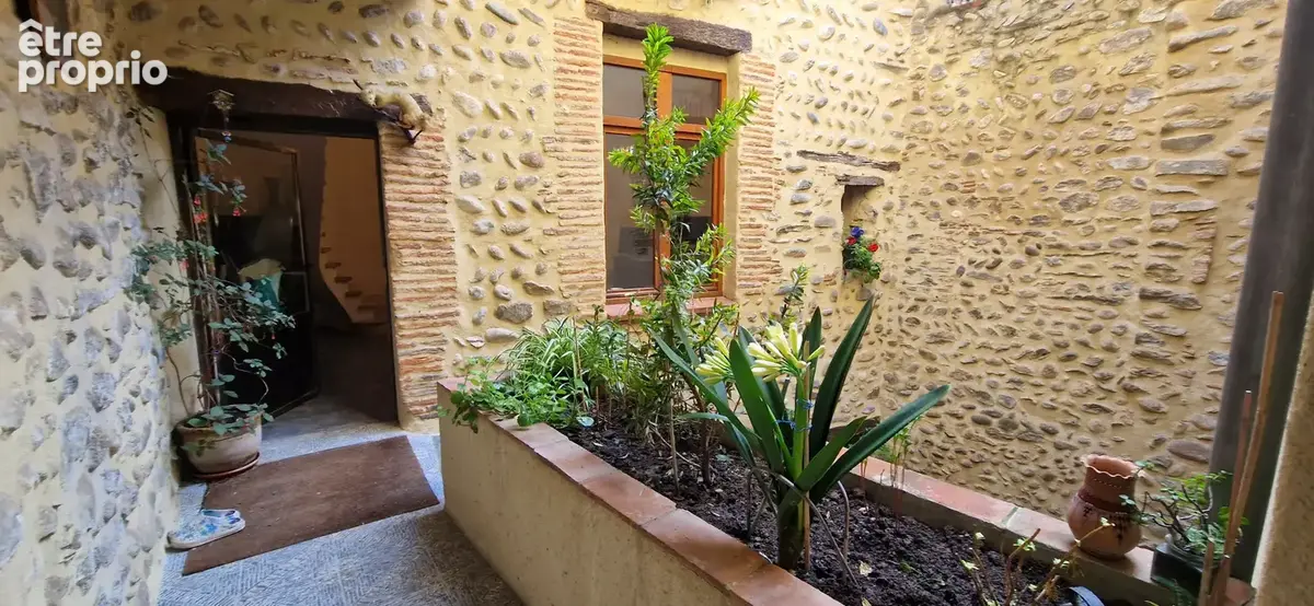 Exclusivité Ille Sur Têt - Coup de Coeur pour cette Superbe rénovation Atypique de 142 m2 avec patio et Terras - photo 8
