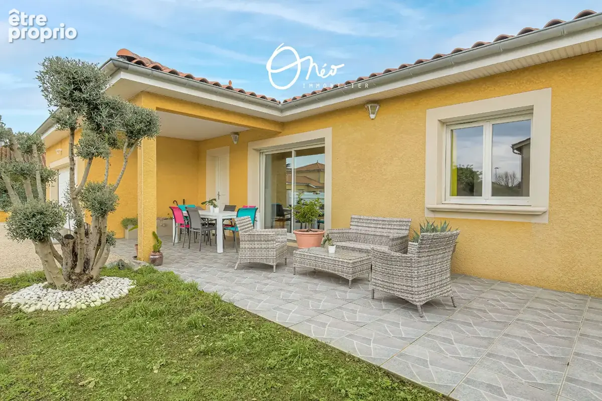 Mions - Maison de plain-pied de 118 m2 sur son terrain de 800 m2 - photo 1