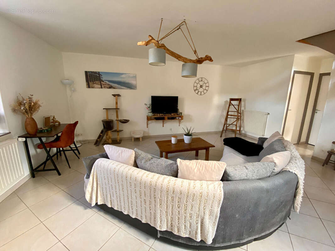 Maison à LA CHAPELLE-BATON