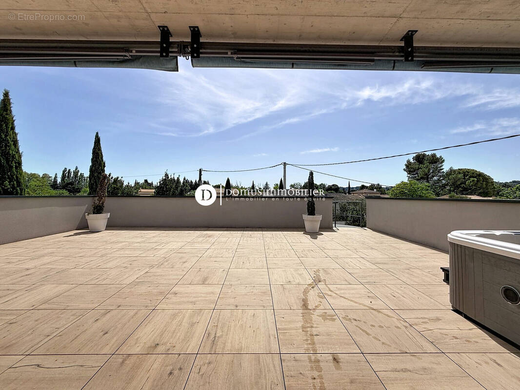 Appartement à SAINT-SATURNIN-LES-AVIGNON