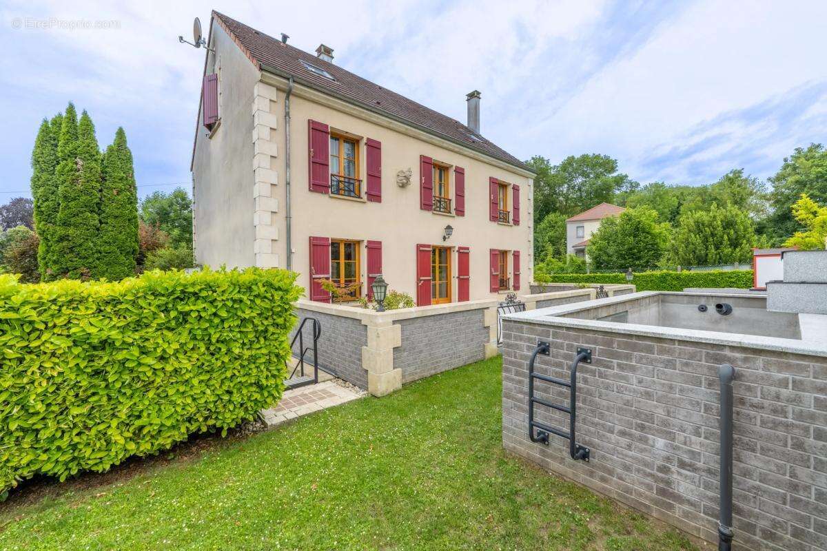 Appartement à PRESLES