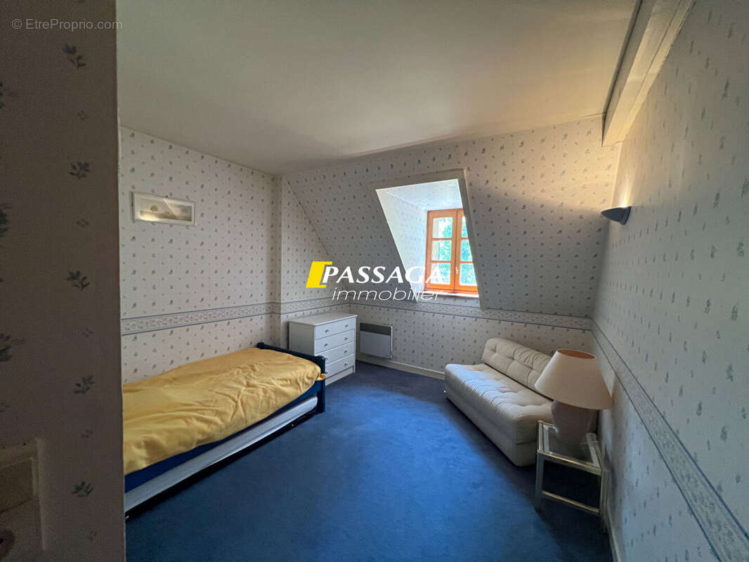 A VENDRE - Maison d'habitation avec parc arboré et piscine - LAISSAC - photo 15