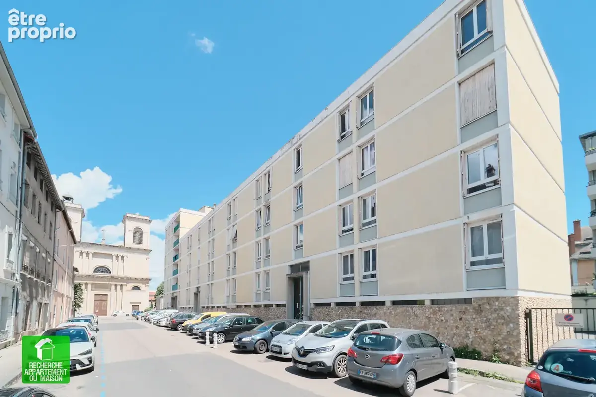Givors centre - t4 - 3 chambres - garage - photo 10