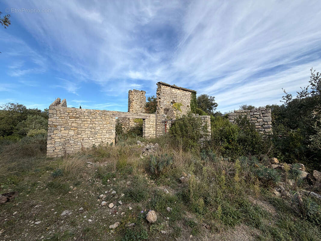 Terrain à bâtir sur 5 hectares - photo 2