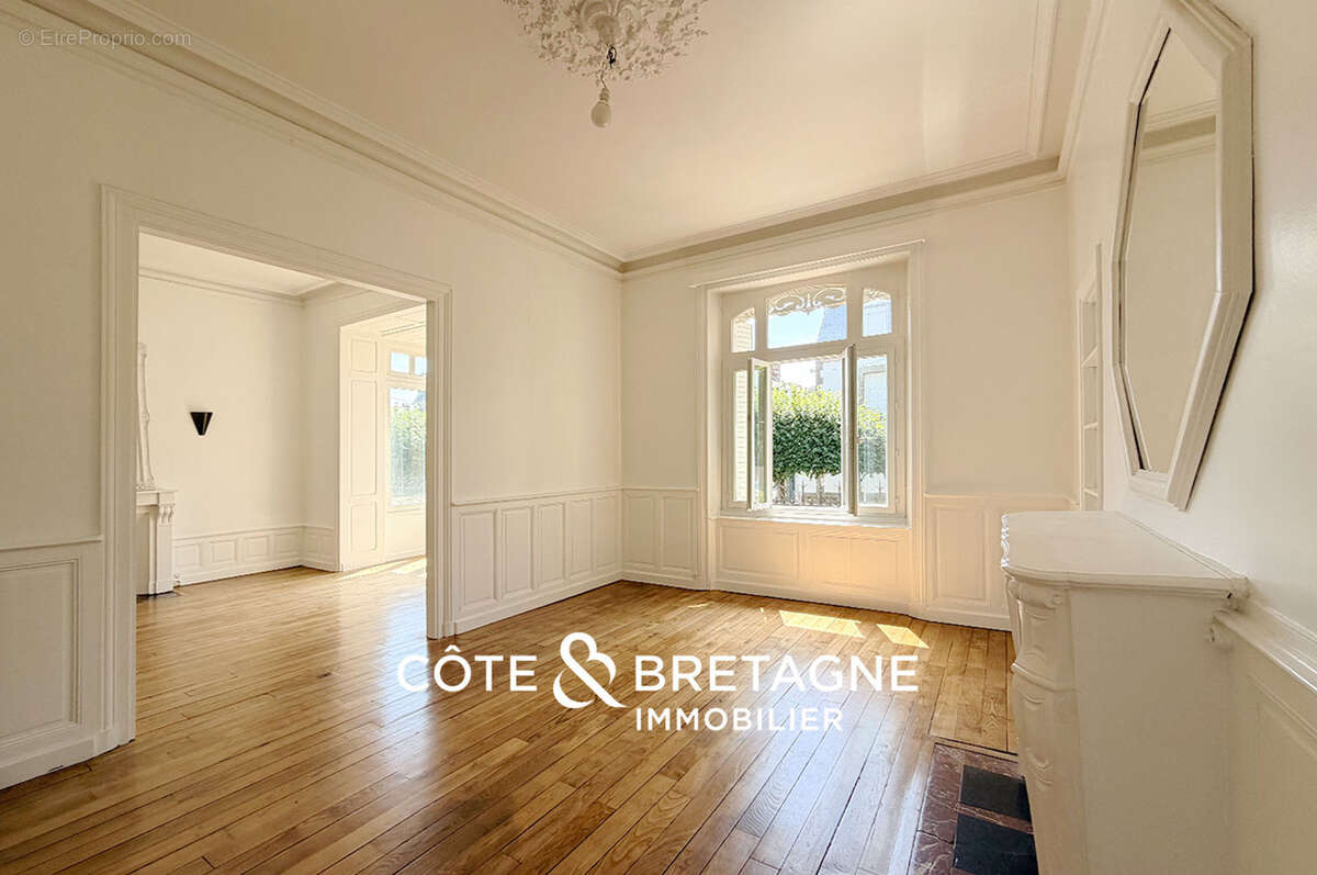 Maison bourgeoise de caractere à vendre à saint-brieuc avec jardin clos  réf : 2026143 - photo 4