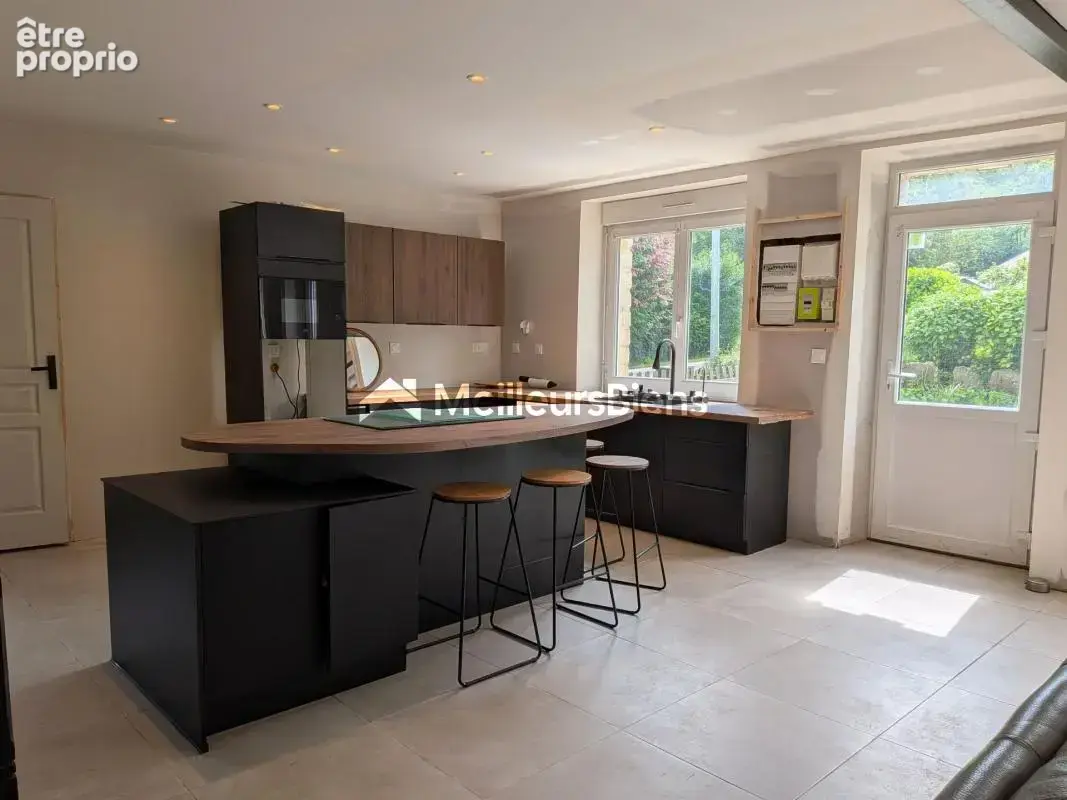Maison familiale à Monteneuf 4 chambres terrain de 1810 m² - photo 11