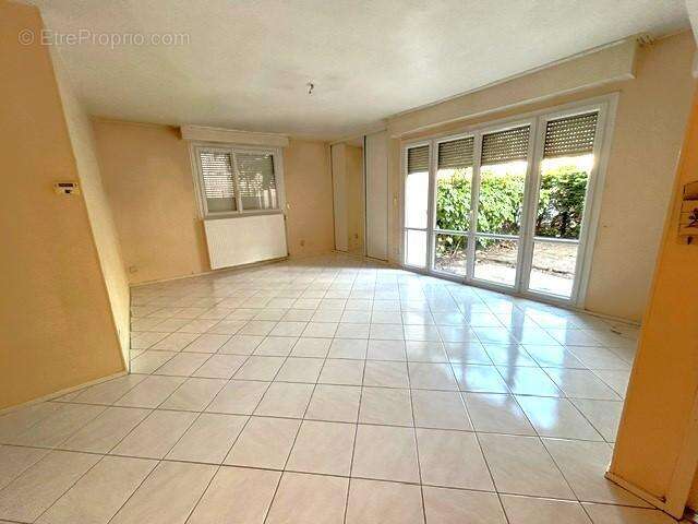   - Appartement à VILLEURBANNE