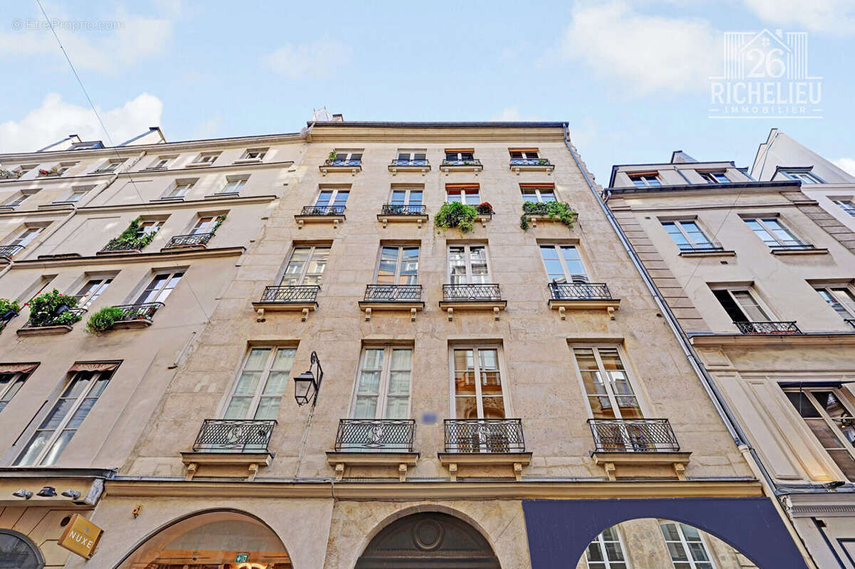 Appartement à PARIS-1E