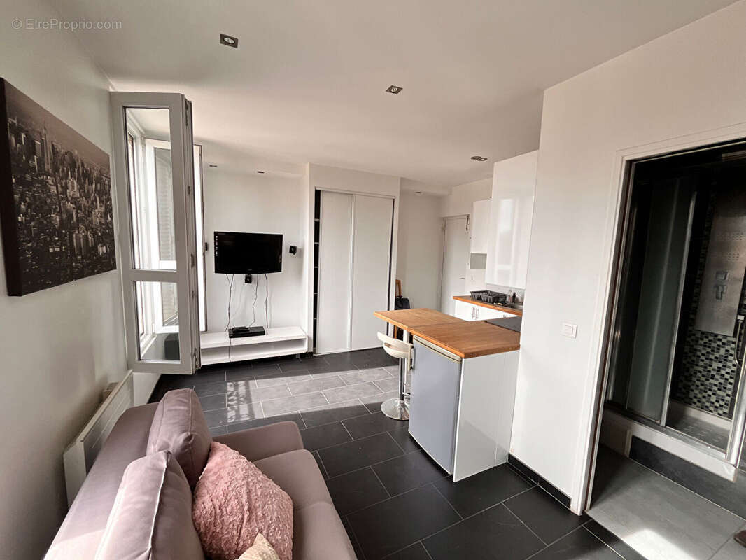 Appartement à COURBEVOIE