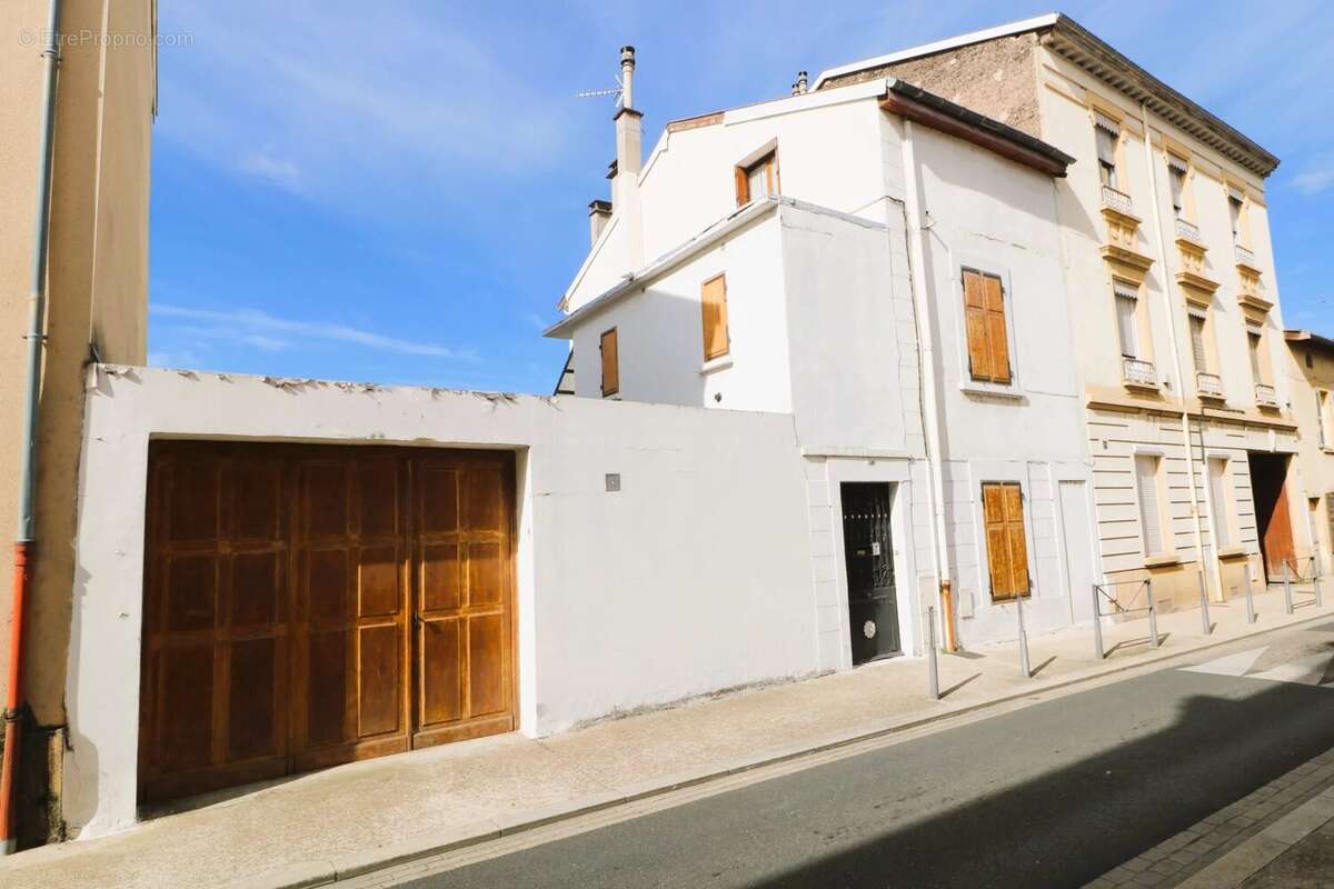 Maison à PIERRE-BENITE