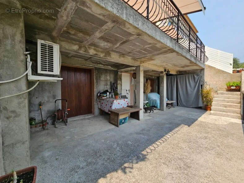 À vendre en exclusivité - Maison lumineuse 3P + 2 pièces avec terrasses, jardin, vue dégagée sur Drap et stationnement - photo 15