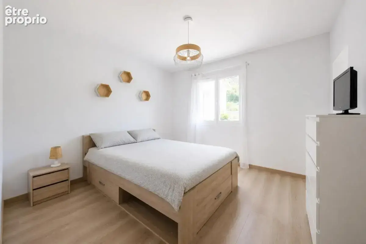 LA BASTIDE-DE-SÉROU – Villa d'environ 157 m², 4 chambres, DPE B, photovoltaïque et vue dégagée - photo 6