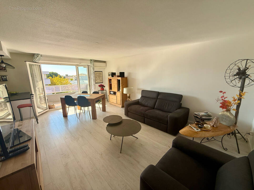 Appartement à MAUGUIO