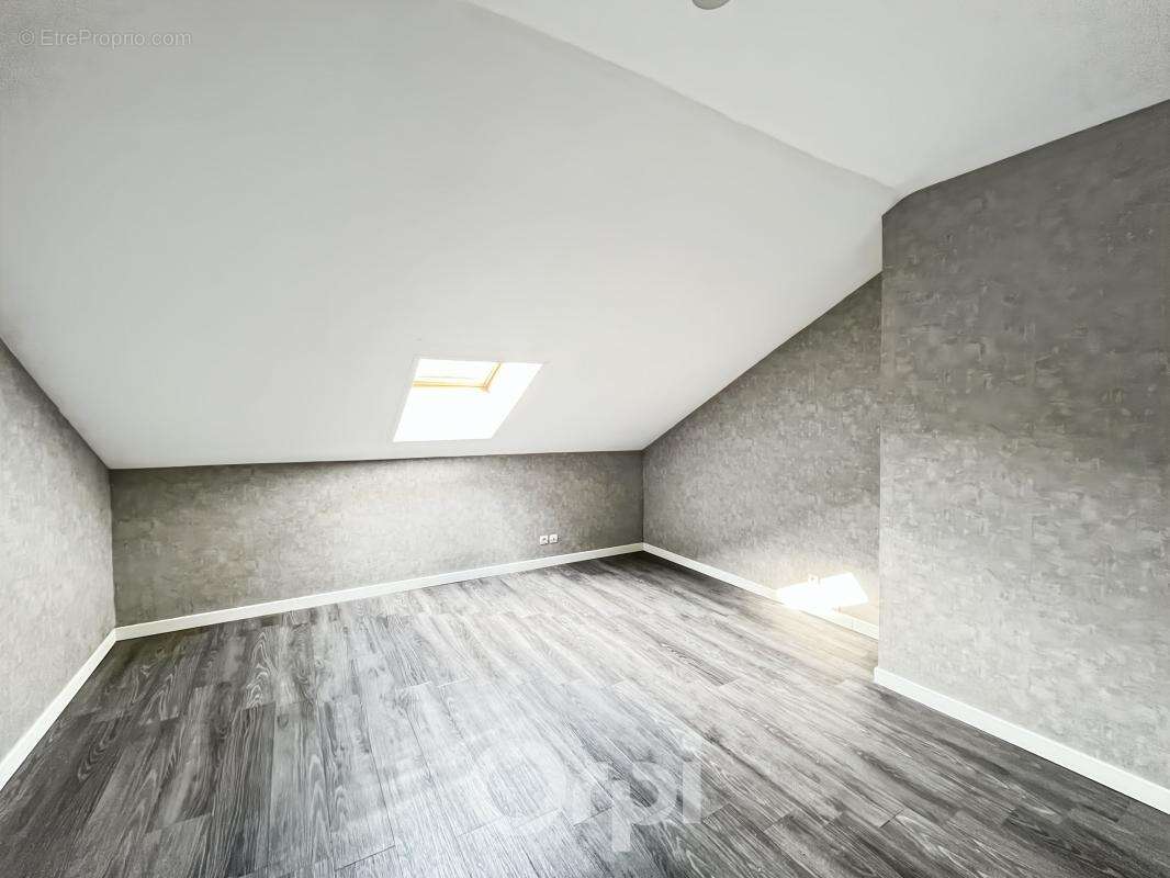 Maison à LA JONCHERE-SAINT-MAURICE