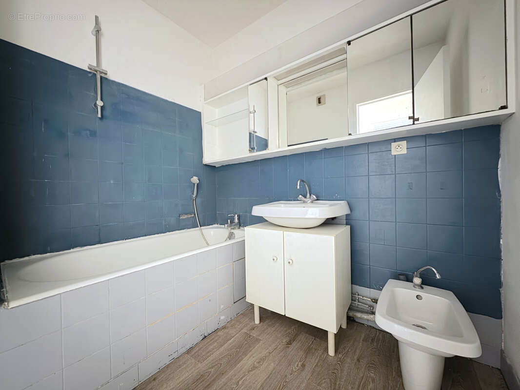 Appartement à COURBEVOIE