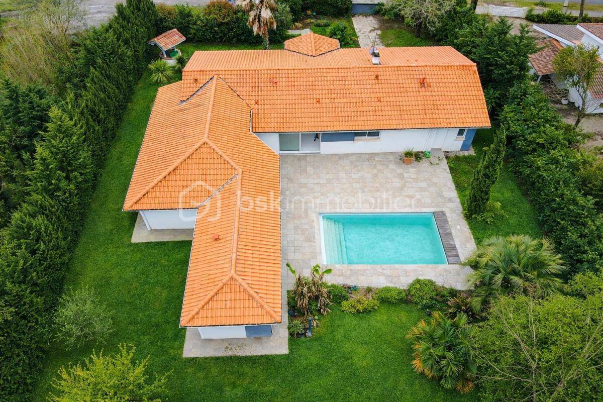 Maison à LE PIAN-MEDOC