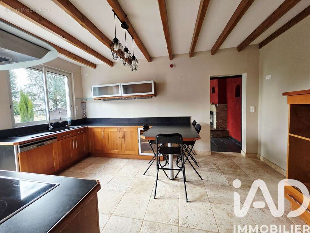 Maison 110 m² à Saint-Genis-D'hiersac  - photo 5